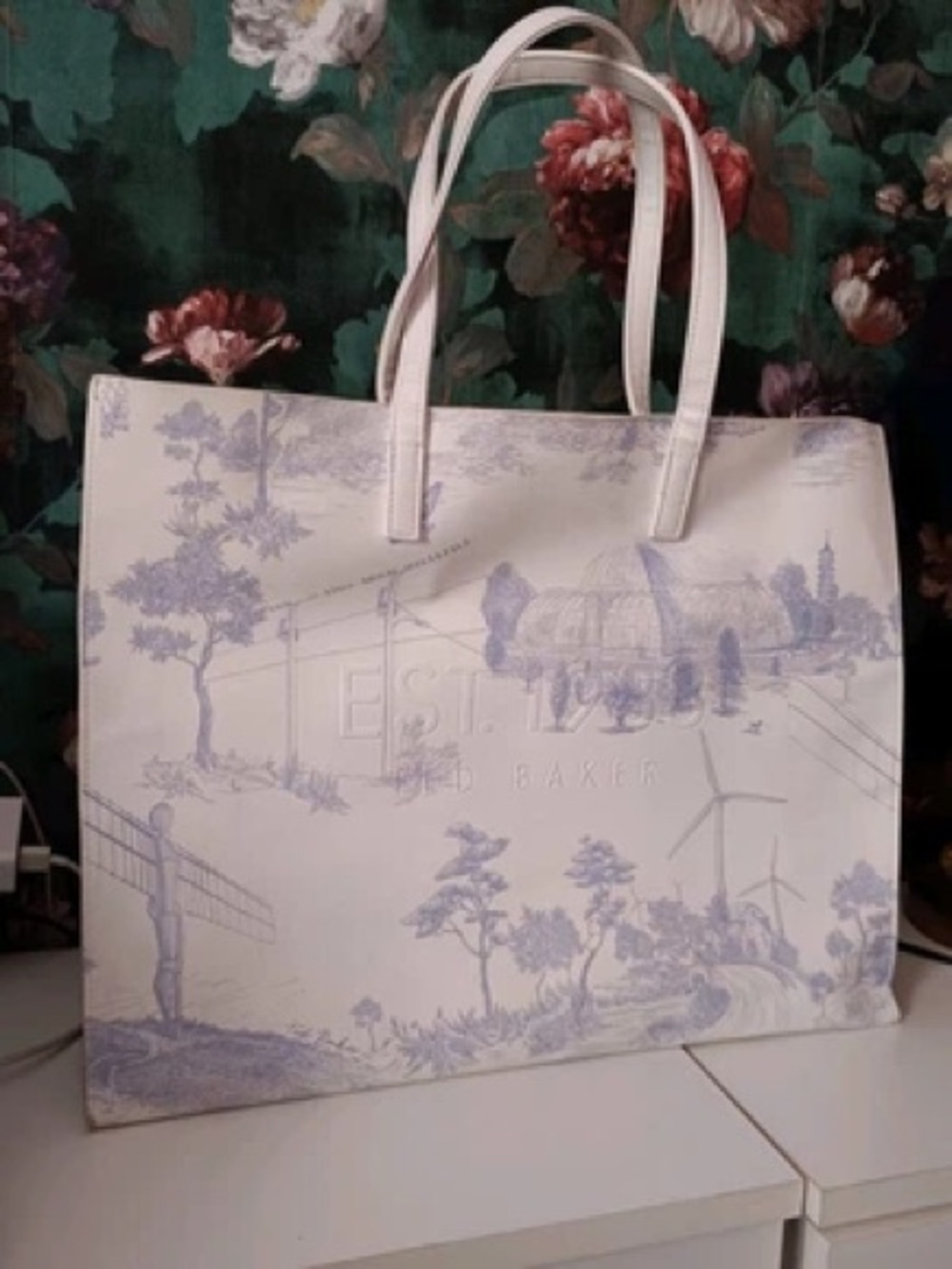 Ted Baker White Tote with Blue Scenic Print - Picture 2 of 7
